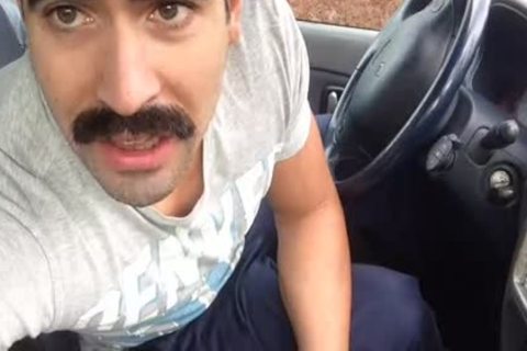 Ruspante E Muscoloso Macho Portoghese make a decision Di Dare  Il Suo Spettacolo Nel Bel Mezzo Di Una Stradina Di Campagna