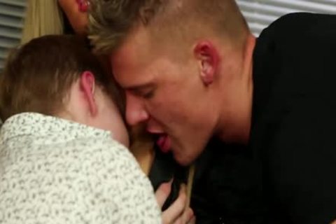 Bi Hunk unfathomable throats 3some