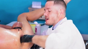 Club Inferno Dungeon: Twink finds irresistible slamming hard