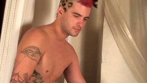 AlternaDudes: Tattooed punk enjoys ramming hard